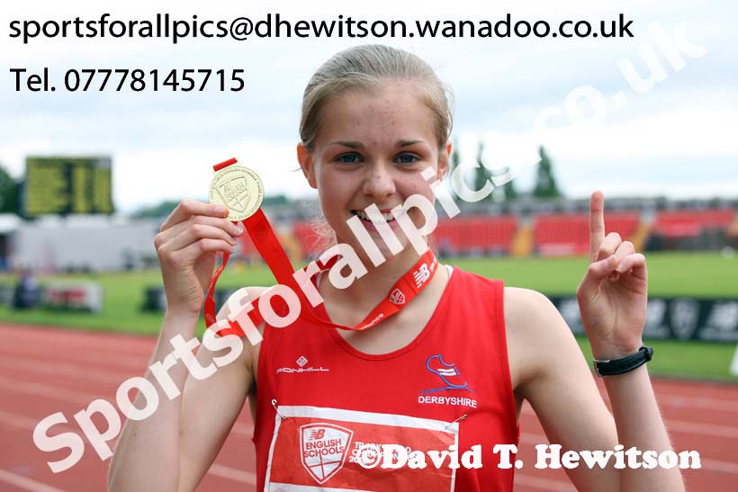 Inter girls 1500 metres, English Schools Track and Field. Photo: David T. Hewitson/Sports for All Pics